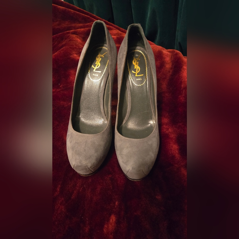 Size 39 Yves Saint Laurent heels
